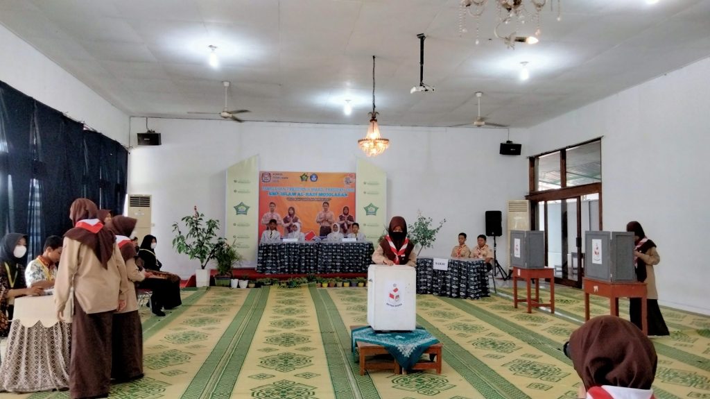 PEMILIHAN CALON KETUA OSIS SMP ISLAM AL HADI : OSIS KUAT, SEKOLAH BERDAULAT