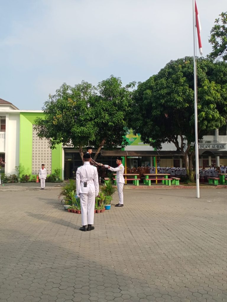 Upacara Peringatan Hardiknas SMP Islam Al Hadi