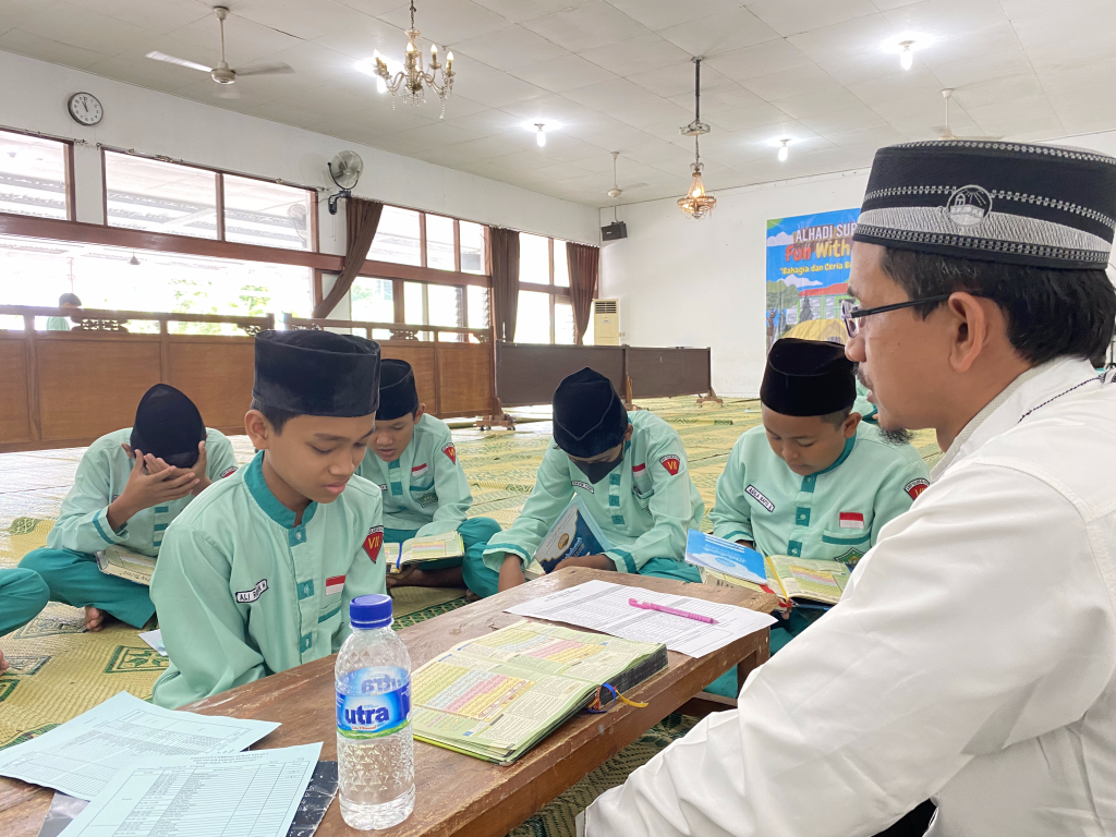 Camping Qur’an Jilid 2 kelas 7 : Happy and Fun With Qur’an