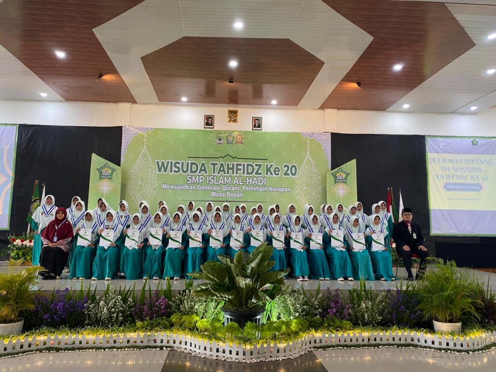 Wisuda Tahfidz Ke-20 SMP Islam Al-Hadi: Luluskan 432 Generasi Qur’ani