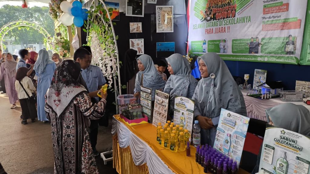 Edu Expo SMP Islam Al Hadi : Membangun Generasi Inovatif